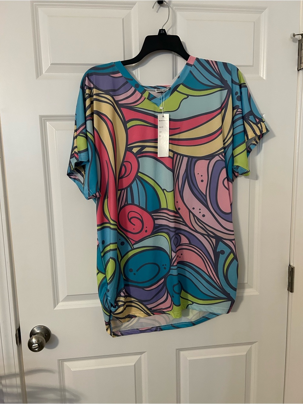 Multicolor Abstract V-Neck Short Sleeve Tee. NWT